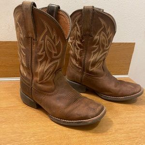 Justin Leather cowboy boots. Size 1d. Worn many times.